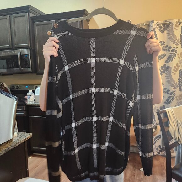 Black and White Sweater - Picture 1 of 4
